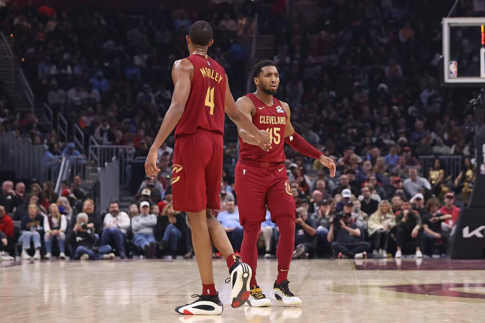 利记-猛龙大胜勇士,东部九连胜引人注目