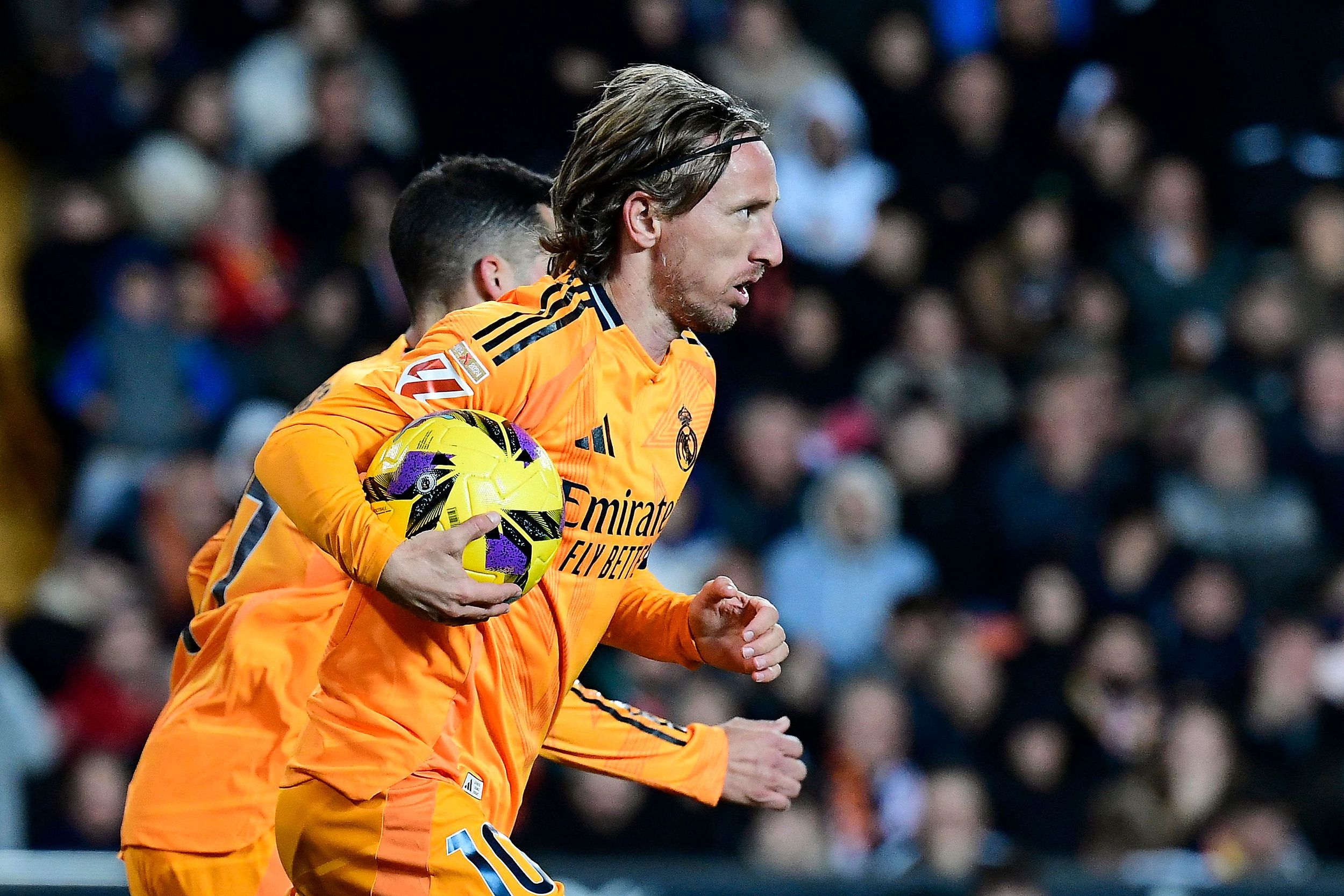 利记官方网站-米兰双雄激战，打出精彩比赛